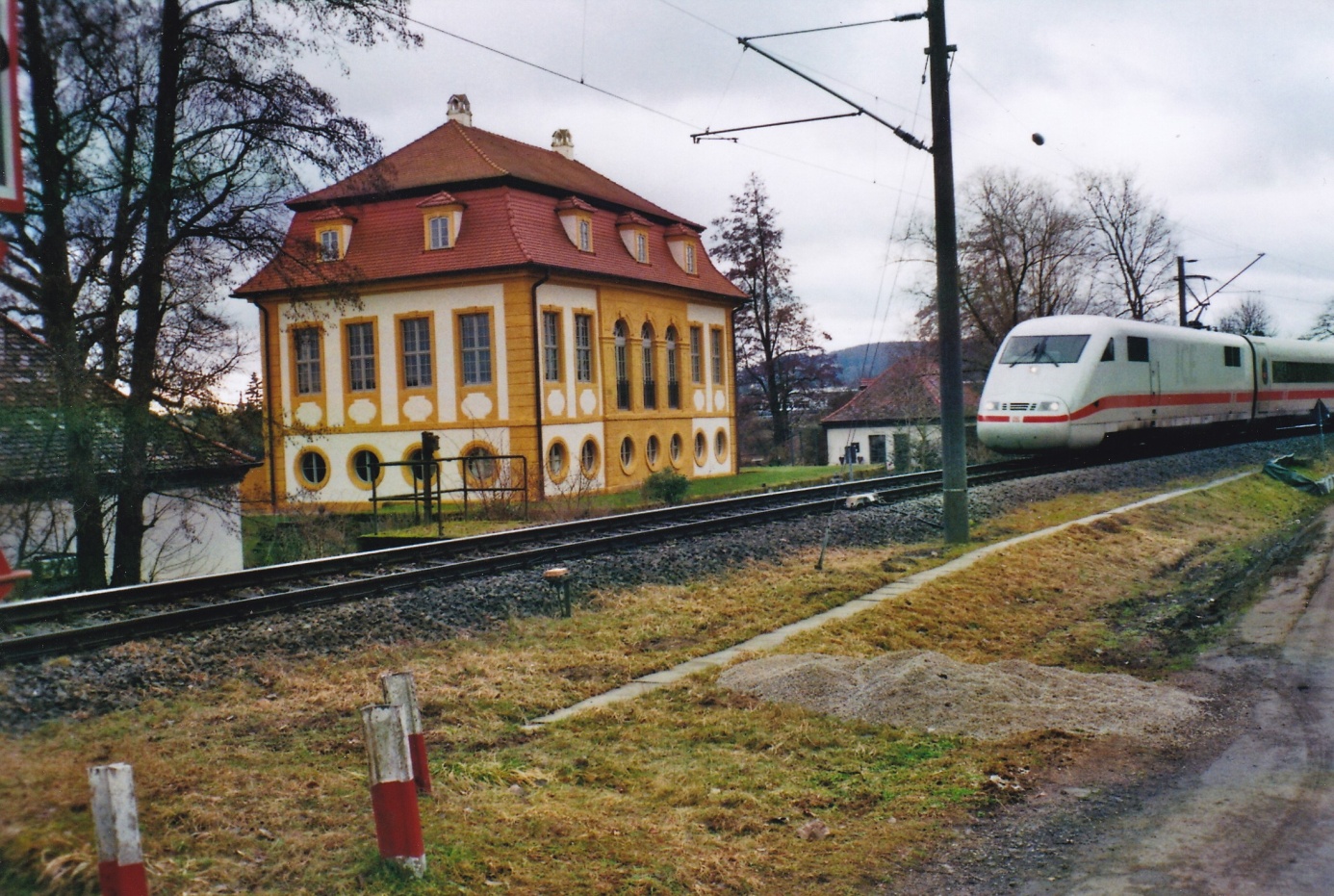 ICE1 im Gleisdreieck am Aufseßhöflein in Richtung Hallstadt